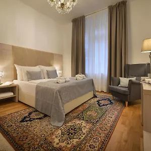 Old Town By Little King Aparthotel