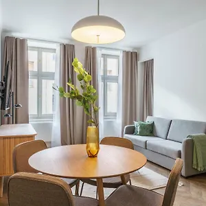 4* Hotel apartamentowy Limehome Halkova